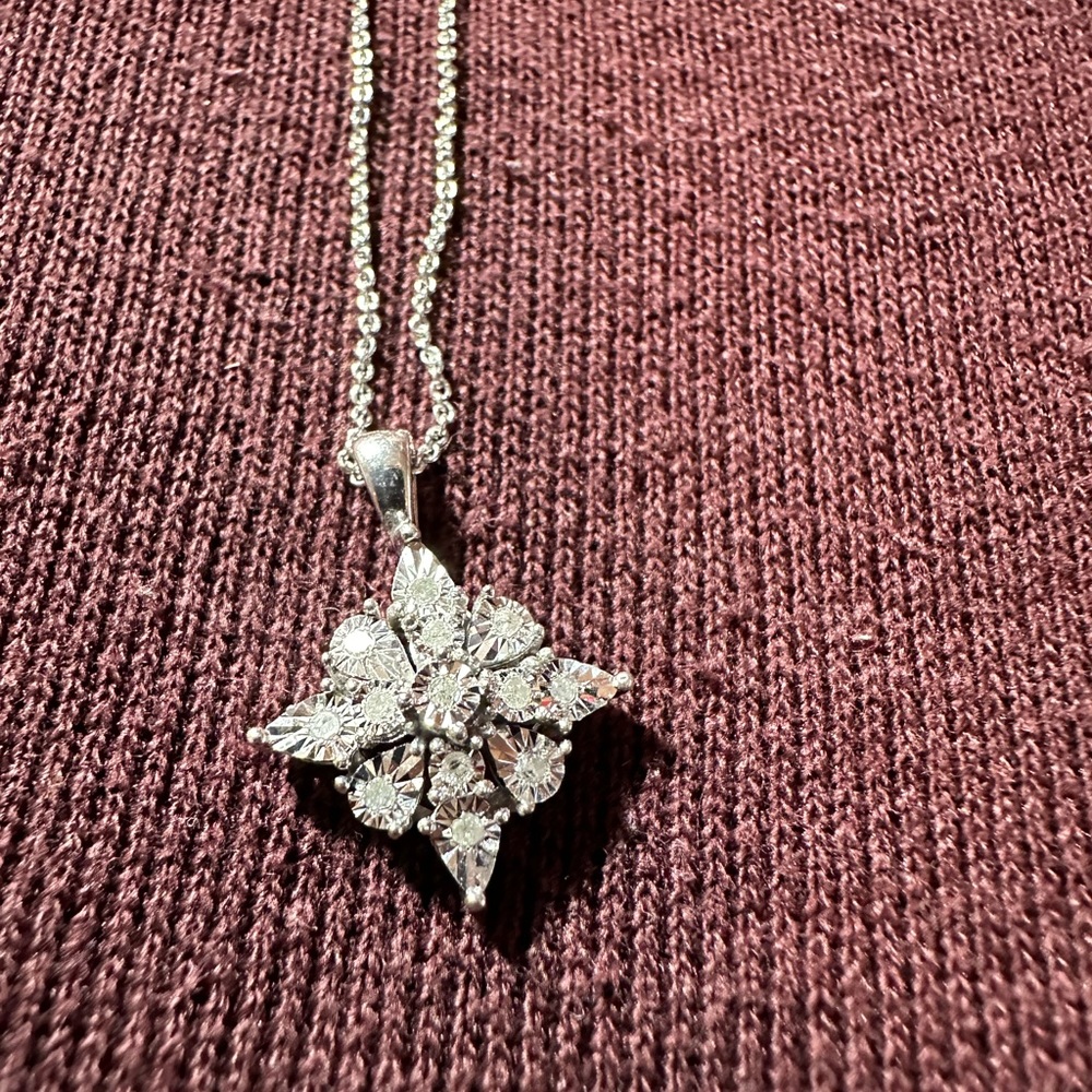 1/10 CT TW IJ/I3 PENDENT SS MACYS NECKLACE
